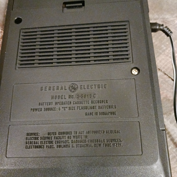 General Electric (GE) Cassette Player/Recorder - Picture 4 of 12